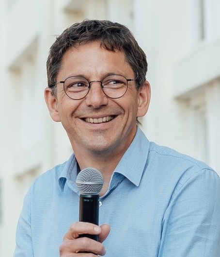 Olivier Demaegdt, sparring partner de dirigeants, en intervention avec micro